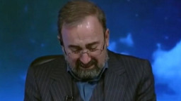 খামেনির মৃত্যুসংবাদে কান্নায় ভেঙে পড়লেন উপস্থাপক