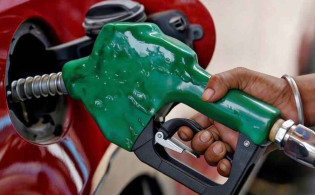 আজ থেকেই বদলে গেল তেল কেনার নিয়ম, না জানলে বিপদে পড়বেন