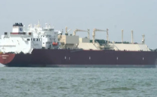 হরমুজ প্রণালি অতিক্রম করে আসা ১৫টি জাহাজ চট্টগ্রাম বন্দরে