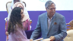 খালেদা জিয়ার কৃতিত্বের স্বীকৃতি নাতনির হাতে!