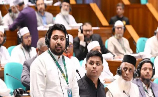 সরকারকে ইঙ্গিত করে মধ্যরাতে ফেসবুকে নাহিদের পোস্ট