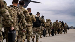 ইরানের হামলার মুখে হোটেল-বাসায় আশ্রয় নিচ্ছে মার্কিন সেনারা