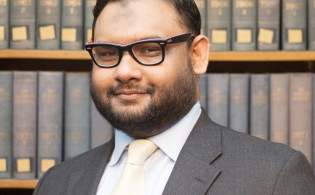 সংসদে চিৎকার-টেবিল থাপড়ে বিপাকে ব্যারিস্টার আরমান