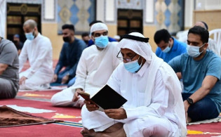 দেশের এক মসজিদে ইতিকাফে বসেছেন বিদেশিসহ ১৬০০ মুসল্লি