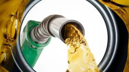 তেলের বাজার ‘নিয়ন্ত্রণের বাইরে’ যাওয়ার আশঙ্কা