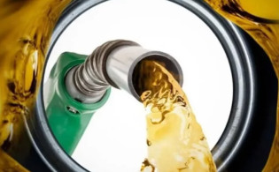 তেলের বাজার ‘নিয়ন্ত্রণের বাইরে’ যাওয়ার আশঙ্কা