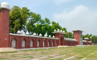 মুসল্লির জন্য বর্ণিল সাজে প্রস্তুত এশিয়ার সর্ববৃহৎ ঈদগাহ মাঠ