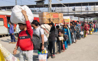 গ্যাসের অভাবে শহর ছাড়ছে ভারতের পোশাকশ্রমিরা