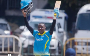 ১৫ বছরেই বিশ্বরেকর্ড গড়লেন ক্রিকেট তারকা