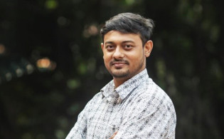 ৪ ঘণ্টা অপেক্ষার পরও খালি হাতে ফিরলেন নাসীরুদ্দীন