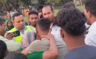 মবের সামনে হার মানল পুলিশ! আসামি ছিনতাইয়ের পর যা ঘটল