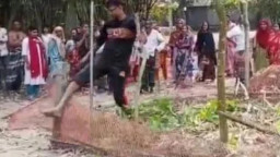 জমির জন্য বাবার কবরও রক্ষা পেল না! চাঞ্চল্যকর ঘটনা