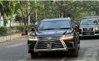 প্রধানমন্ত্রীর গাড়িতে প্রথমবারের মতো জাতীয় পতাকা