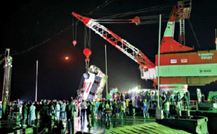 চালক নাকি হেলপার? বাসডুবির রহস্যে নতুন মোড়