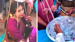 নাতনিকে পাল্লায় তুলে সমান ওজনের কয়েন উপহার দিলেন নানা