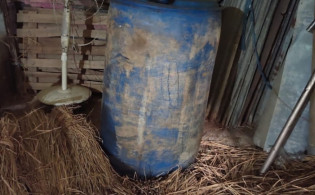 বিএনপি নেতার গোয়ালঘরে ড্রামভর্তি পেট্রল, জরিমানা