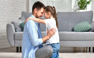 মেয়েকে সব লিখে দিতে চান? আগে জেনে নিন ইসলামের বিধান