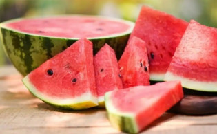 সকালে খালি পেটে তরমুজ খেলে শরীরে যা ঘটে
