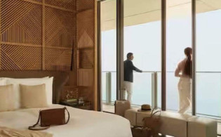 ভাড়া দিতে না পেরে বাড়ি ছাড়লেন, হোটেলে থেকে বছরে সাশ্রয় ১৪ লাখ