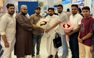 ওমরাহ করতে সৌদি আরবে পৌঁছেছেন নাহিদ ইসলাম  