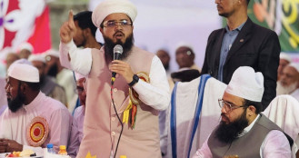 জুতা বদল কাণ্ডে ভাইরাল এমপি হানজালা