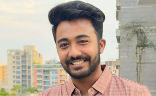 প্রেমিকার অভিযোগে কারাগারে জনপ্রিয় তরুণ গায়ক!