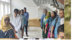 সচিবালয়ে লিফটের লাইনে দাঁড়িয়ে দৃষ্টান্ত স্থাপন করলেন মন্ত্রী