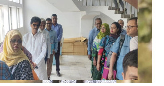 সচিবালয়ে লিফটের লাইনে দাঁড়িয়ে দৃষ্টান্ত স্থাপন করলেন মন্ত্রী