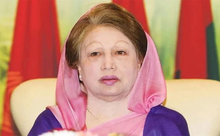 সেদিন সংবিধান ‘ছুড়ে ফেলা’ নিয়ে যা বলেছিলেন খালেদা জিয়া