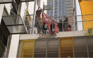 ইসরাইলে সামরিক ঘাঁটির পাশেস ইরানের ক্ষেপণাস্ত্র হামলা