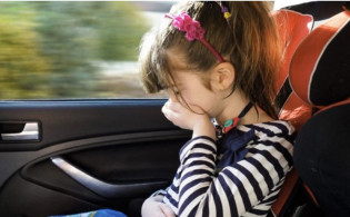 বাস বা গাড়িতে বমি ভাব কমানোর ৮টি সহজ উপায়