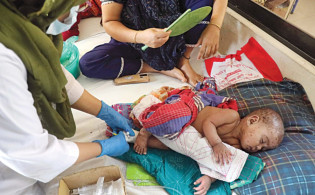 যেসব শিশুকে এখনই হামের টিকা না দেওয়ার পরামর্শ