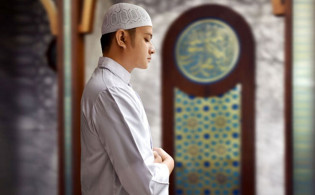 নামাজের প্রথম রাকাতে সূরা নাস পড়ে গেলে করণীয়