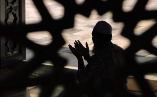 তিন ব্যক্তির নামাজ কবুল হয় না—হাদিসে স্পষ্ট সতর্কবার্তা