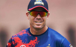 পুলিশের হাতে আটক ক্রিকেটার ডেভিড ওয়ার্নার