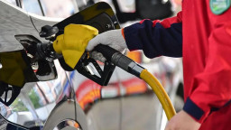 ট্রাম্পের সিদ্ধান্তে তেলের দামে বড় পতন!