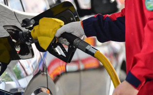 ট্রাম্পের সিদ্ধান্তে তেলের দামে বড় পতন!