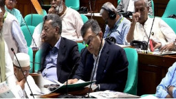 সংসদে প্রধানমন্ত্রীর পাশে স্বরাষ্ট্রমন্ত্রীর আসন নিয়ে প্রশ্ন