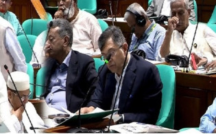 সংসদে প্রধানমন্ত্রীর পাশে স্বরাষ্ট্রমন্ত্রীর আসন নিয়ে প্রশ্ন