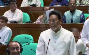 সংসদে ‘তিমি-হাঙর’ মেন্যু!