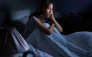 অচেনা জায়গায় ঘুম আসে না? কারণ জানলে অবাক হবেন