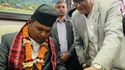 স্ত্রীকে নিয়োগ দেয়ায় বরখাস্ত মন্ত্রী