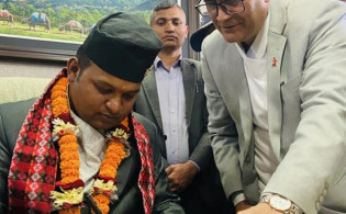 স্ত্রীকে নিয়োগ দেয়ায় বরখাস্ত মন্ত্রী