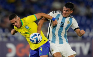 আর্জেন্টিনাকে ৩-০ গোলে উড়িয়ে দিল ব্রাজিল