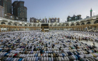 হজ নিয়ে সরাসরি নিষেধাজ্ঞা দিল সৌদি সরকার