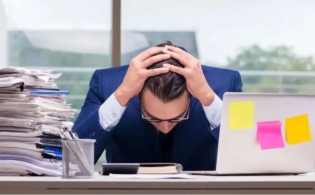 ৮ ঘণ্টার বেশি কাজ করছেন জেনে নিন ভয়ংকর ঝুঁকি