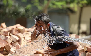 চৈত্র পেরিয়ে বৈশাখেই হাঁসফাঁস! গরম নিয়ে নতুন আপডেট