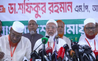 ‘জ্বালানিমন্ত্রী এমনভাবে বিবৃতি দেন যেন তেলের ওপর দেশ ভাসছে’