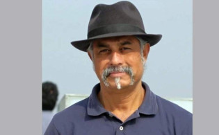 পিএইচডি করেও পিএস! তীব্র সমালোচনায় ঢাবি শিক্ষক