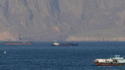 হরমুজে গুলি! ভারতীয় জাহাজ টার্গেট, উত্তেজনা চরমে